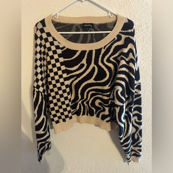 Dry Goods Sweaters - Black and Cream Cropped Patterned Sweater